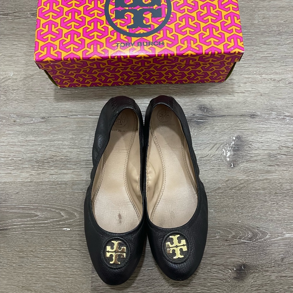 Tory Burch flats in black